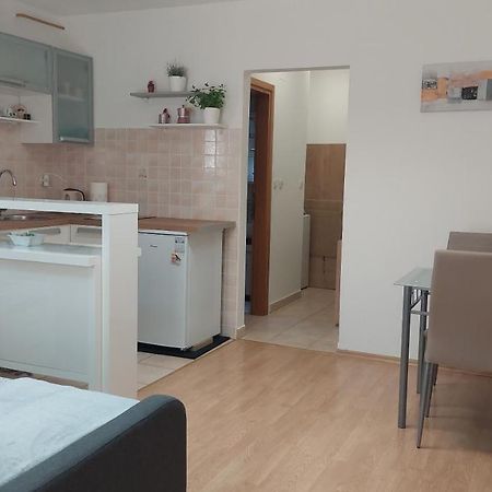 Studio 7Even Ground Floor Pula Luaran gambar