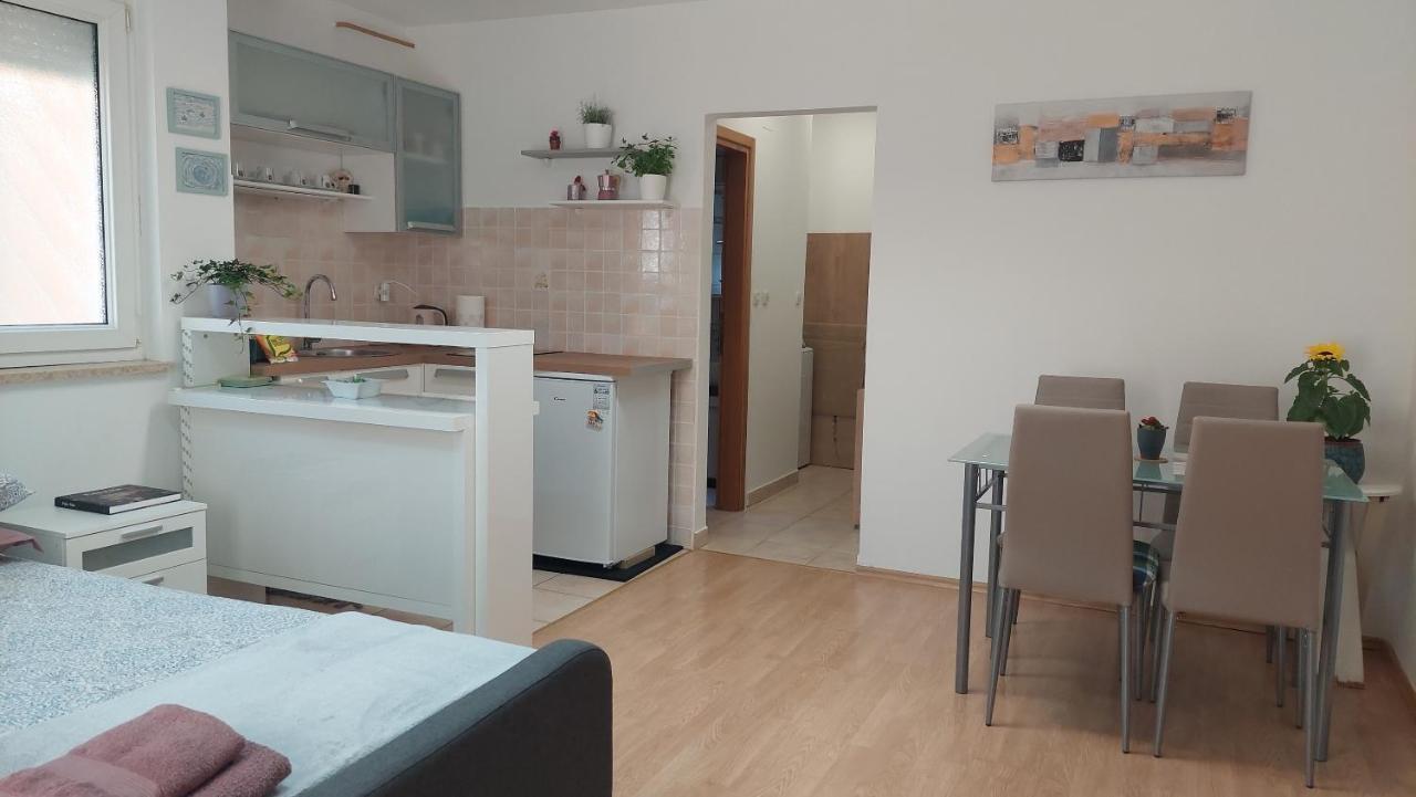 Studio 7Even Ground Floor Pula Luaran gambar