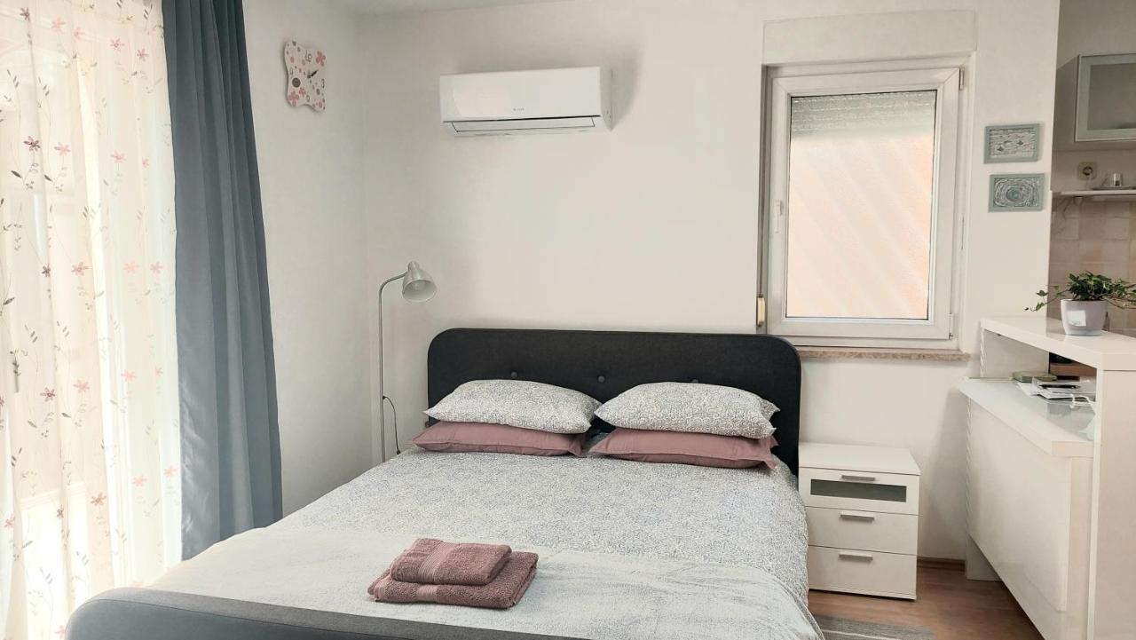 Studio 7Even Ground Floor Pula Luaran gambar